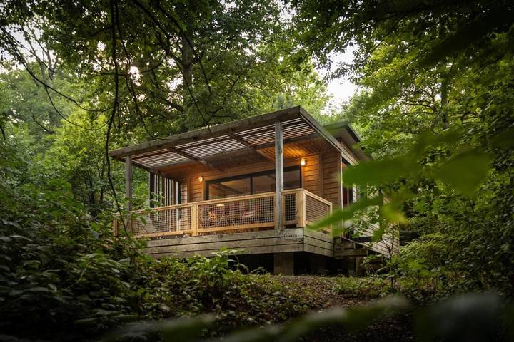 Camping pour 5 personnes, avec Terrasse ainsi que Bassin pour enfant et Piscine