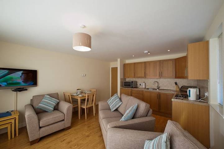 Ganze Wohnung, Geräumige Selbstversorger 1-Zi-Wohnung/Land- und Meerblick in Hastings, Ost Sussex