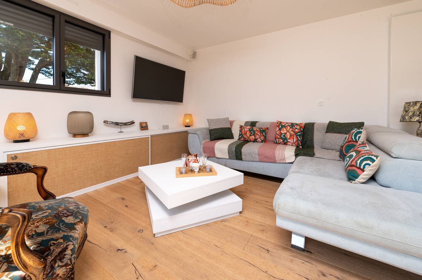 Maison Desmathi : terrasse avec jacuzzi, jardin, à Saint-Pierre-Quiberon in Saint-Pierre-Quiberon, Côte des Mégalithes