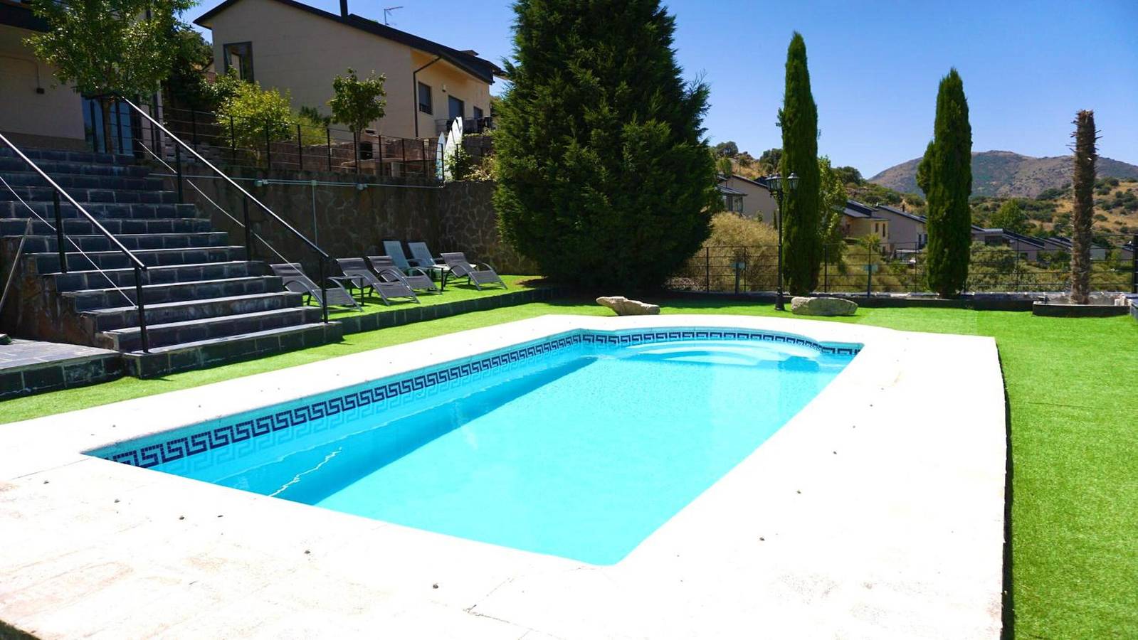 Villa 'Los Ángeles' mit Seeblick, privatem Pool und Wlan in El Espinar, Segovia Provinz