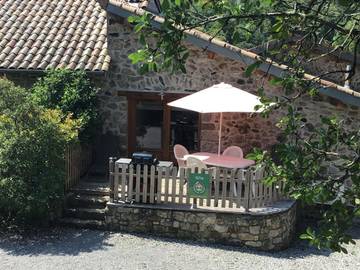 Location de vacances pour 2 personnes, avec terrasse ainsi que jardin et vue, animaux acceptés à Thueyts