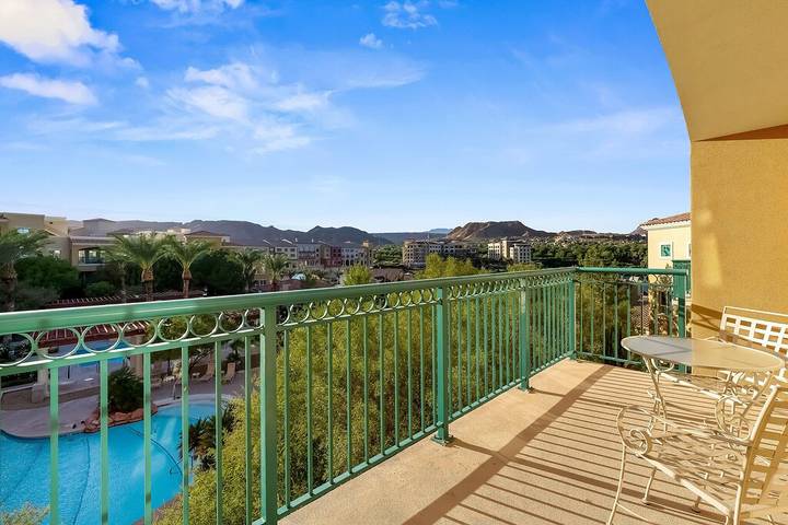 Vacation rental for 6 people, with balcony and hot tub as well as pool in Lake Mead National Recreation Area