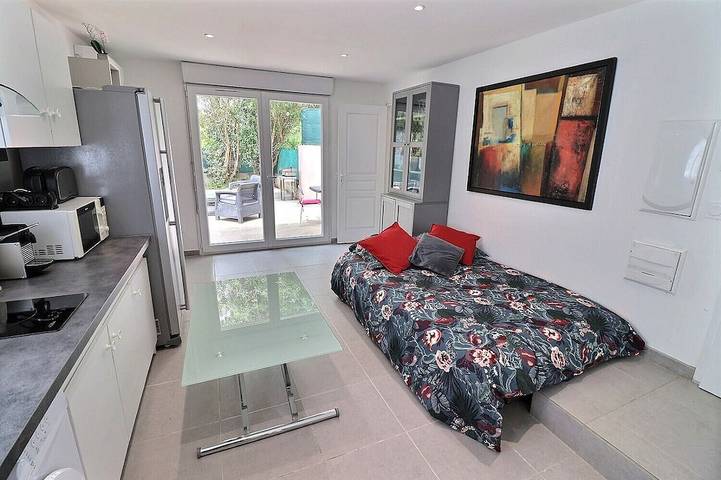 Location de vacances pour 4 personnes, avec terrasse et jardin dans Zone nature des vieux salins d'Hyères - 2