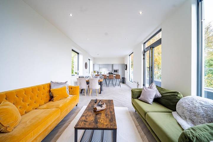 Bed and breakfast for 12 people, with Balcony in Leeds
