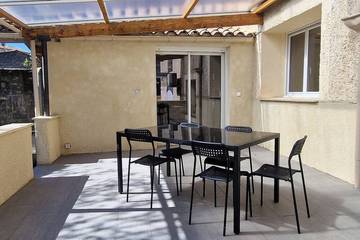 Gîte pour 5 personnes, avec terrasse et jardin à Magalas