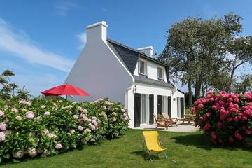 Location de vacances pour 4 personnes, avec jardin et terrasse à Lampaul-Ploudalmézeau