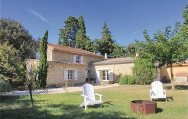 Gîte pour 8 personnes, avec piscine ainsi que jardin et terrasse à Montségur-sur-Lauzon