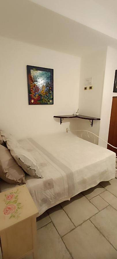 Small Double Room in Maruggio, Golfo di Taranto