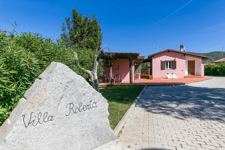 Villa for 9 people, with garden, with pets in Elba