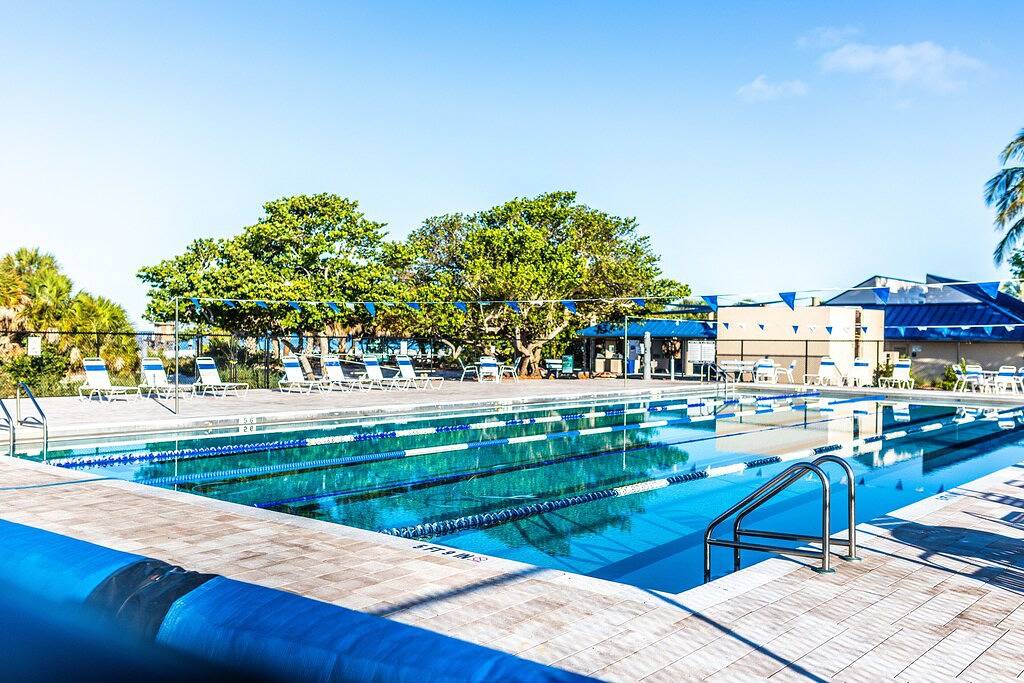 Ganze Wohnung, Island Vibes + Modern Comfort at Lido Beach! in Lido Key, Sarasota