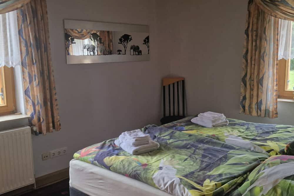 Ganze Wohnung, Zweiraumwohnung mit getrenntem Schlaf- und Wohnzimmer in Cotta, Dresden