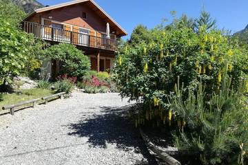 Gîte pour 6 personnes, avec terrasse à Jausiers