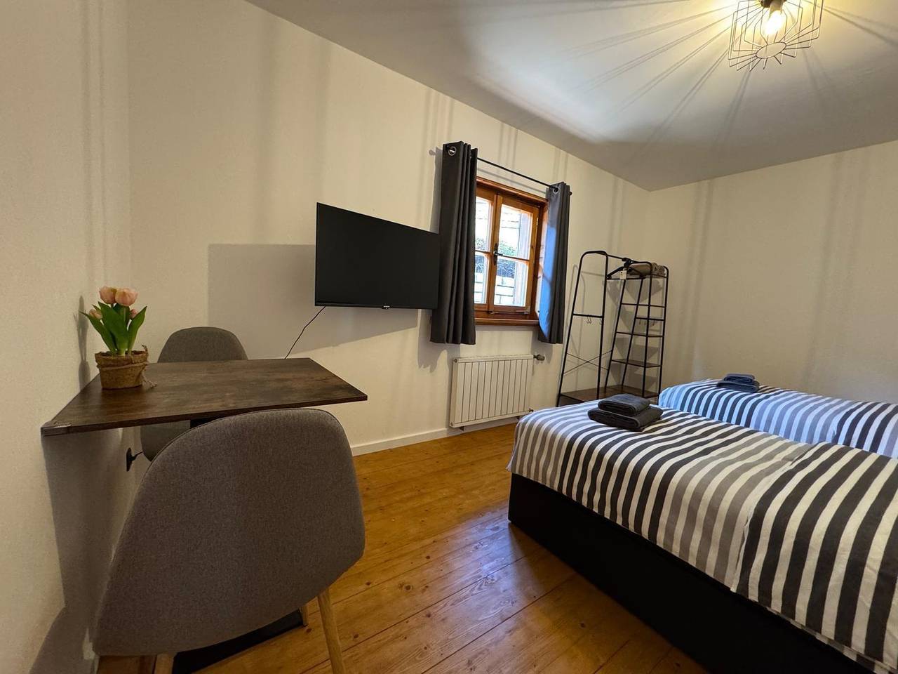 Ganze Ferienwohnung, Unter'm Chalet mit 1 Hund in Reuschenbach, Hausen (Wied)