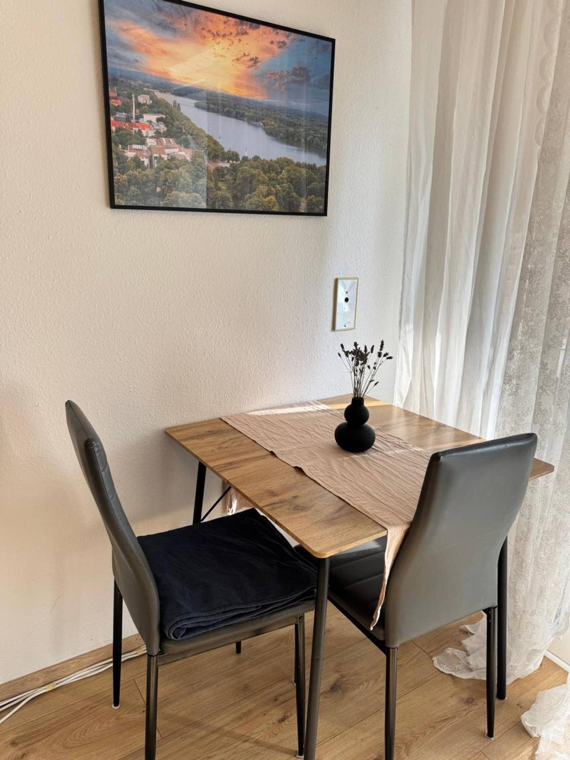 Appartement entier, Soleil & Tranquillité : Appartement avec terrasse au cœur de Hanovre in Vahrenwald-List, Hanovre