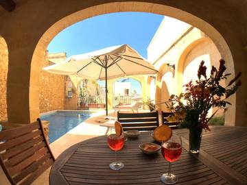 Chambre d’hôte pour 2 personnes, avec terrasse et piscine dans Xaghra