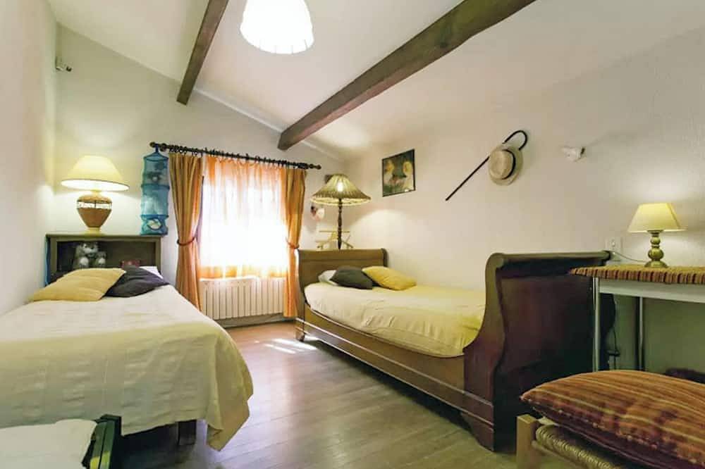 Homerez - Provencal Villa with Pool in Barbentane in Barbentane, Arles region