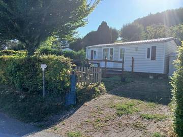 Location de vacances pour 7 personnes, avec piscine et vue ainsi que terrasse et jardin à Novalaise