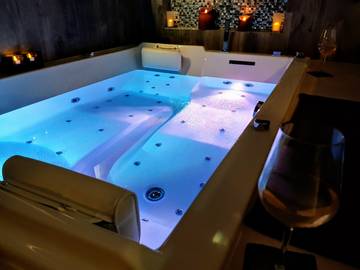 Gîte pour 2 personnes, avec terrasse et jacuzzi à Héricy