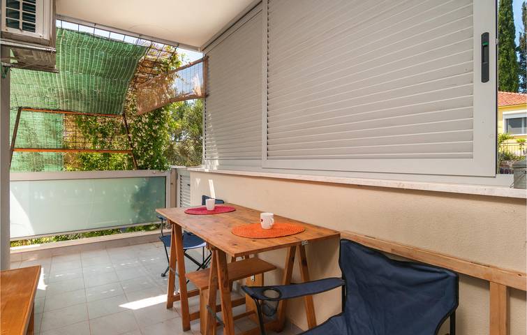 Ganze Ferienwohnung, Gemütliche Wohnung mit Terrasse und WLAN, 1 km vom Strand entfernt! in Stari Grad, Hvar