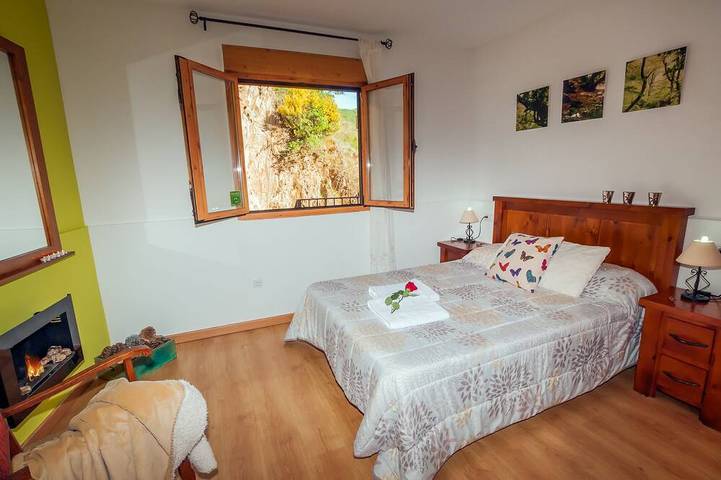 Casa Rural Aguas Frías I, II y III for 2 people in La Omañuela, Riello
