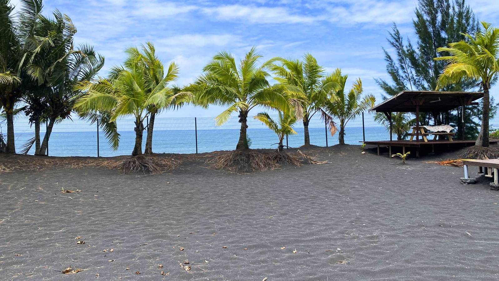 Tahiti - Taharuu Bungalow Surf Piti in Papara, Tahiti