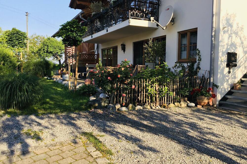 Ganze Wohnung, Ferienwohnung zum Bauerngarten in Baunigl, Riedering