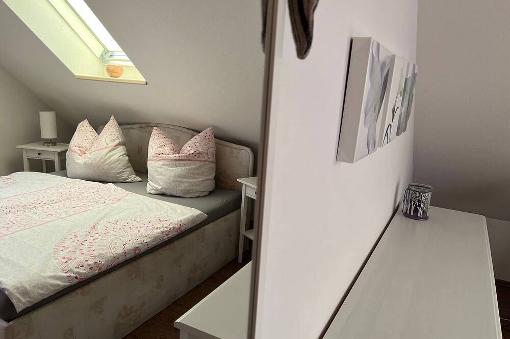 Ganze Wohnung, Ferienwohnung im Obergeschoss - Ferienwohnung Unter den Linden in Großräschen, Lausitzer Seenland