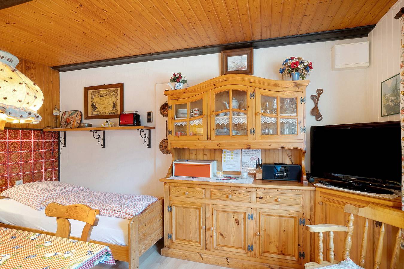 Ganze Wohnung, Ferienwohnung 1, 35 qm, 1 schlafzimmer, wohn-/schlafzimmer, überdachte terrasse, max. 3 personen in Hooksiel, Wangerland