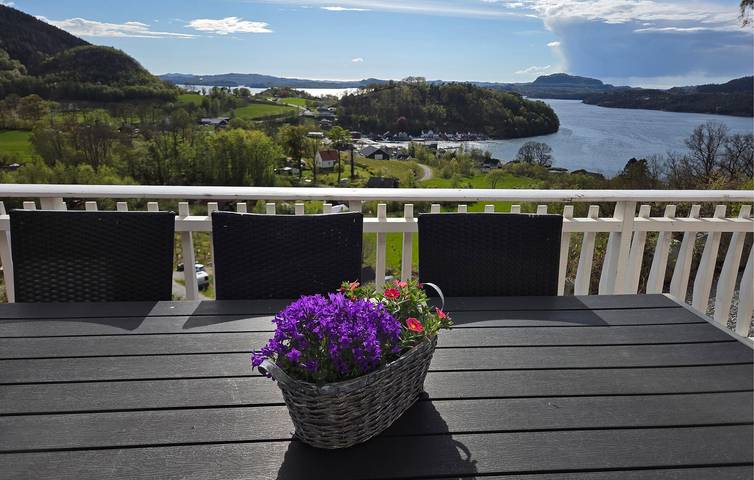Ferienhaus für 8 Personen mit Terrasse in Fister, Hjelmeland