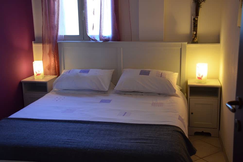 Appartamenti in villa indipendente convertiti in 8 appartamenti individuali con piscina in Castelmola, Provincia di Messina