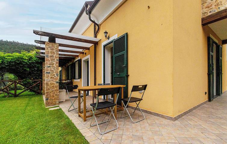 Location de vacances pour 6 personnes, avec terrasse et jardin à Cisano sul Neva - 4