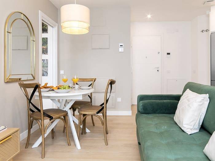 Apartamento vacacional entero, Aurora Stays by Charming Xi, Apartamento para 4, parking gratis in Madrid, Provincia de Madrid