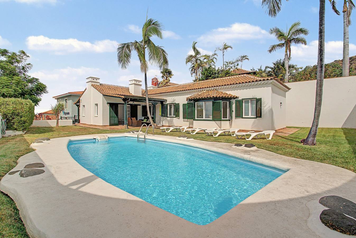 Casa vacacional 'Canarian Villa with Pool' con vistas a la montaña, piscina privada y Wi-Fi in Risco Caido, La Orotava
