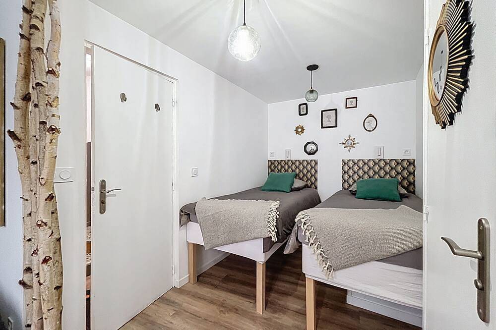 Entire apartment, O'Bercail Studio 1- 4 single beds +bike room- in the center of Tournon sur Rhône in Tournon-sur-Rhône, Tournon-sur-Rhône region