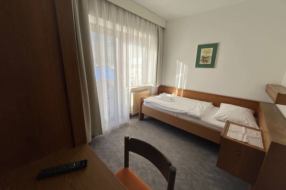 Zimmer 12 / 1Bett mit Balkon - Pension Alpina in Obsteig, Bezirk Imst