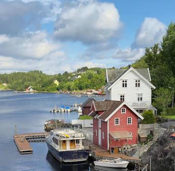 Ferienhaus für 11 Personen, mit Pool und Ausblick sowie Garten und Seeblick in Lindås