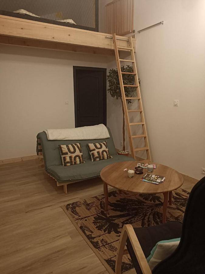 Two-Bedroom House in Prissé-la-Charrière, Région de Niort