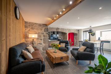 Gîte pour 4 Personnes dans Chambon-sur-Lac, Région de Besse-et-Saint-Anastaise, Photo 1