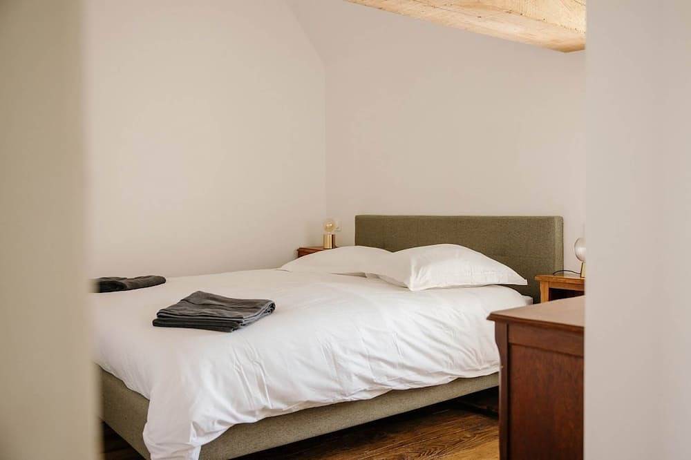 Entire apartment, Le Gite du Pied Levé charming country gite in Bain-de-Bretagne, Redon region