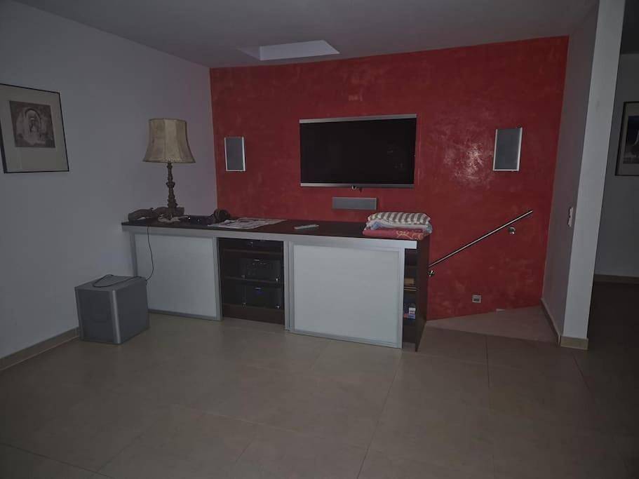 Bungalow, Uneinsehbar, 8 Personen maximal, 3 Personen oben, 5 unten in Eschborn, Main-Taunus-Kreis