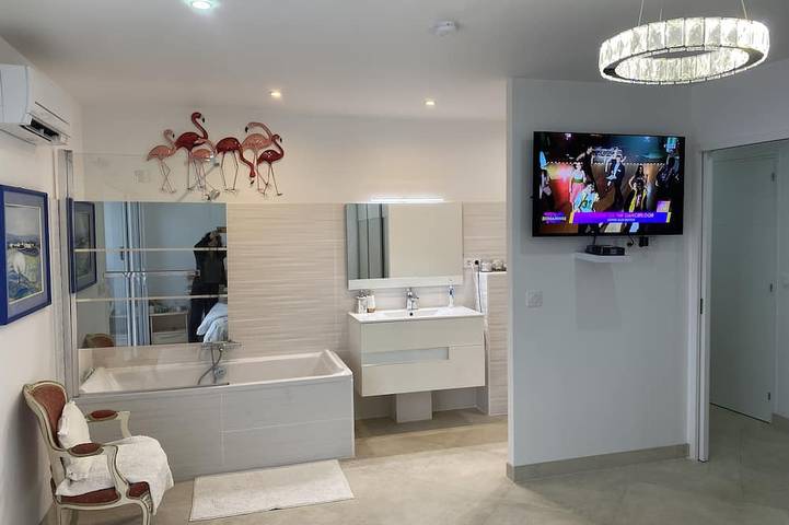 Maison de luxe avec jacuzzi - à 5 min de la plage, idéal famille in Tarnos, Côte d’Argent