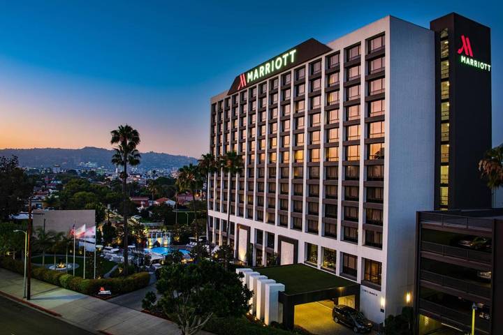 Hotel para 3 personas, con piscina además de jacuzzi y terraza - 1