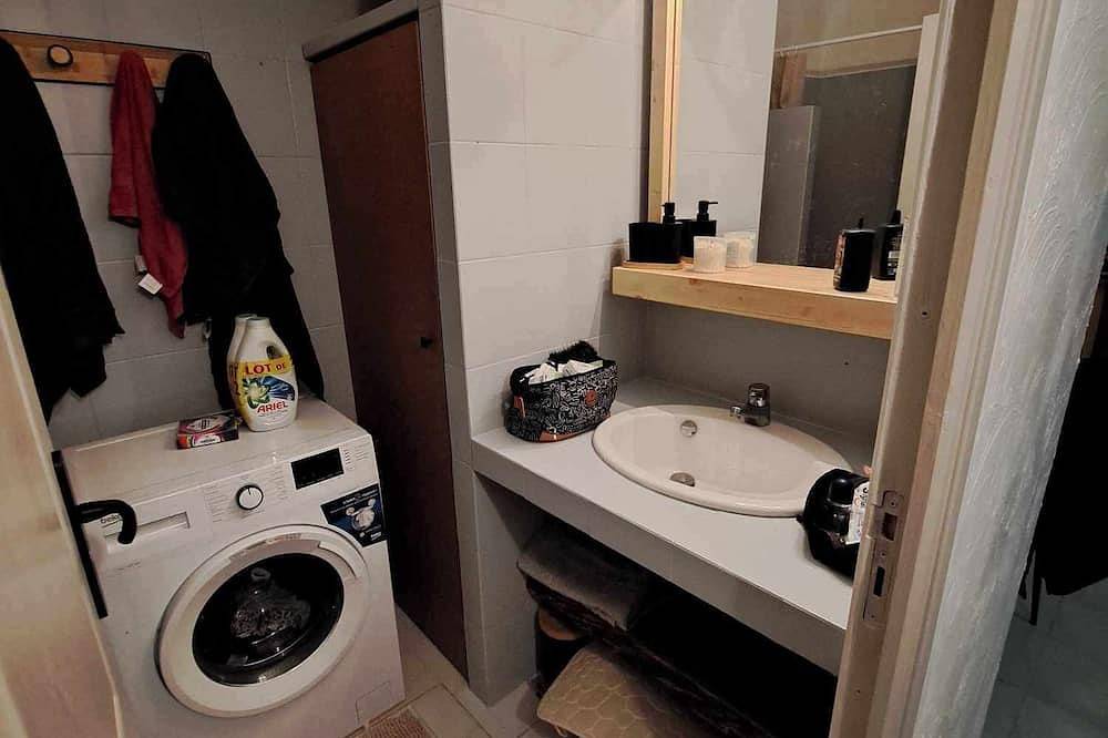 Ganze Wohnung, South Corsica, 150 m walk to beach, swimming pool, tennis, hiking, activities in Conca, Sartène und Umgebung