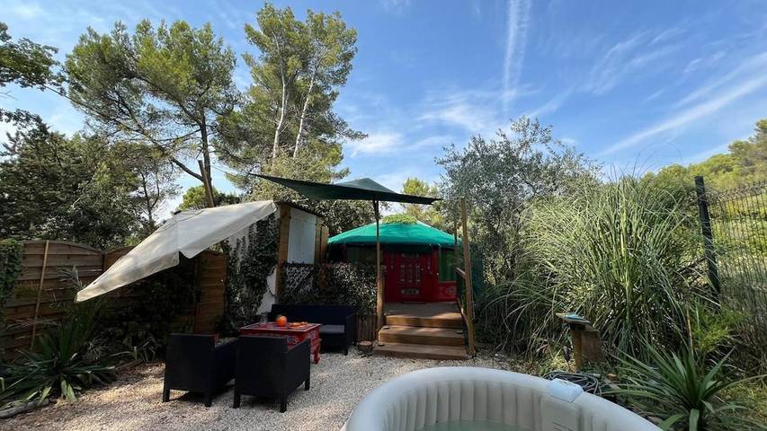 Tente pour 4 personnes, avec terrasse ainsi que jacuzzi et jardin dans le Vaucluse - 3