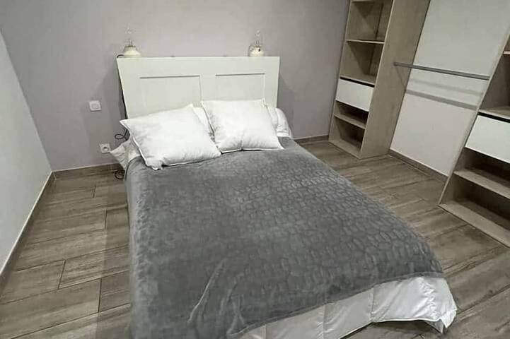 5-bedroom house, overlooking the lake and near the ocean in La Franqui, Leucate