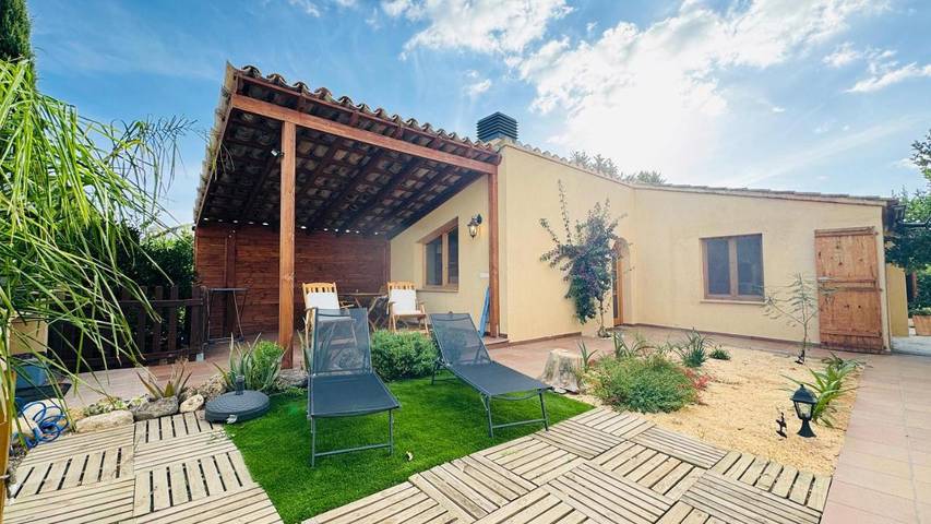 Casa rural para 4 personas, con Terraza y Jardín además de Piscina y Vistas en San Martín Sarroca