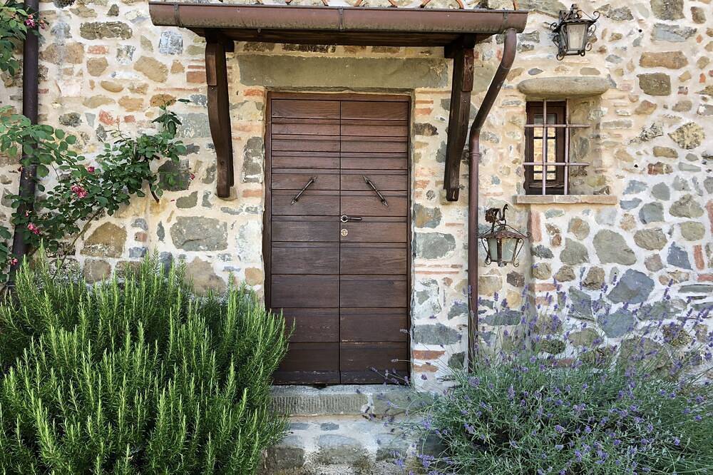 Podere Beatrice 20P, mit großem Pool, kostenfreiem Wlan, Grill, in der Nähe von Cinque Terre in Fivizzano, Parco Regionale delle Alpi Apuane