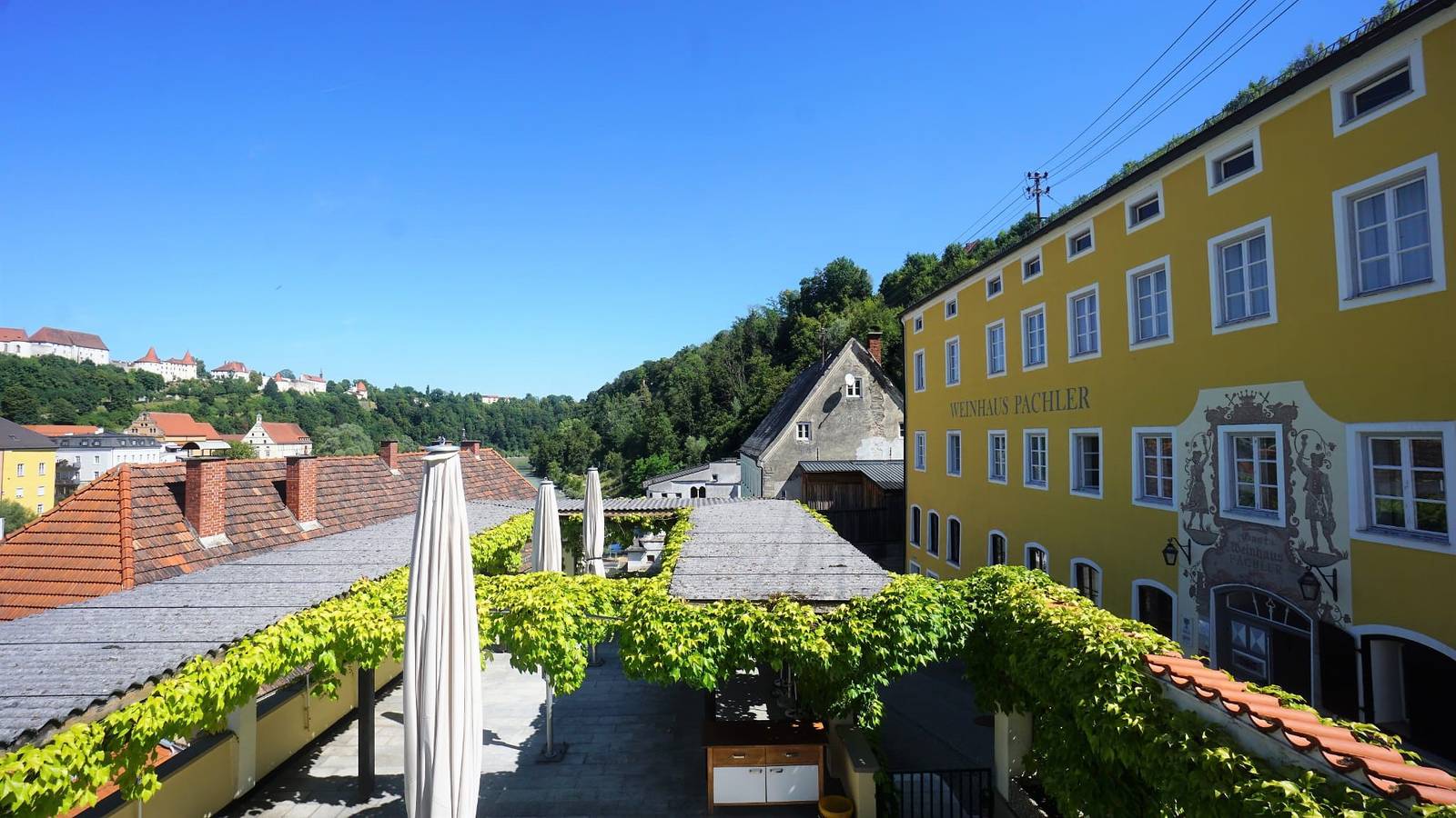 Gästehaus Burgblick im Weinhaus Pachler - Ferienwohnung mit ausgezeichneter Aussicht in Hochburg-Ach, Braunau am Inn