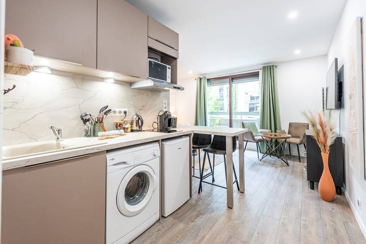 Gîte pour 2 personnes, avec balcon dans Office De Tourisme Lac D Annecy Rive Plein Soleil - 4