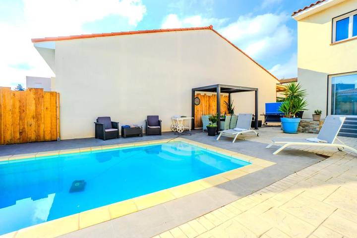 Location de vacances pour 8 personnes, avec vue ainsi que piscine et jardin à Saint-Nazaire (Pyrénées-Orientales) - 2